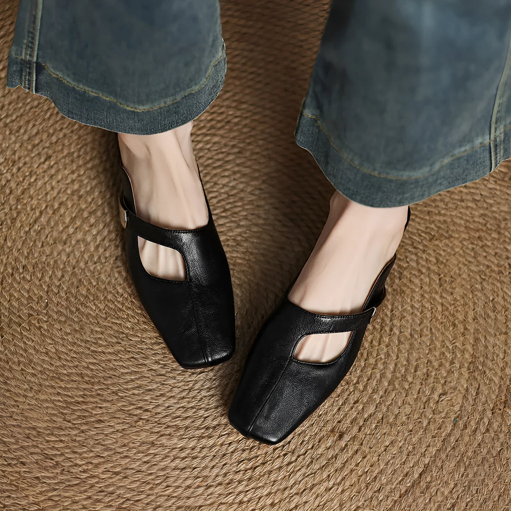 Casual low-heel slippers with square toe, artificial PU upper, and rubber sole in neutral colour