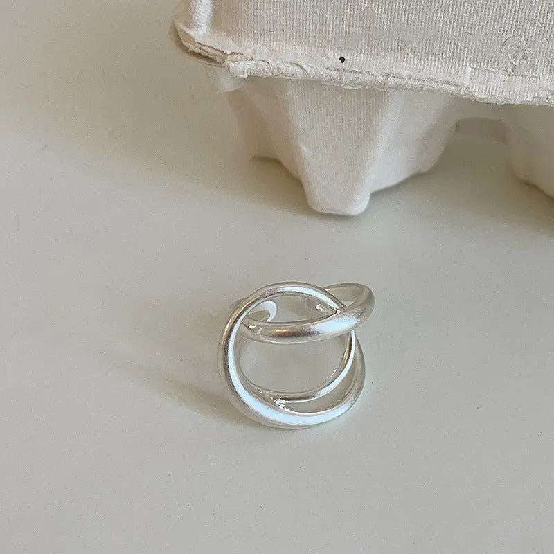 Three-dimensional interlaced matte metal open ring for women in gold or silver electroplated finish with geometric shape