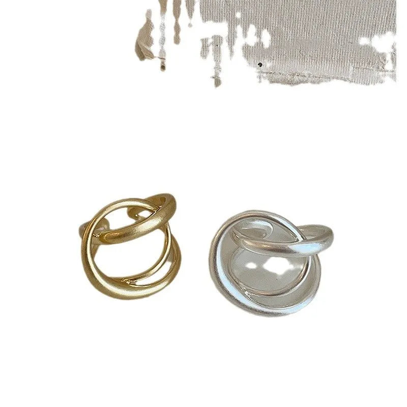 Three-dimensional interlaced matte metal open ring for women in gold or silver electroplated finish with geometric shape