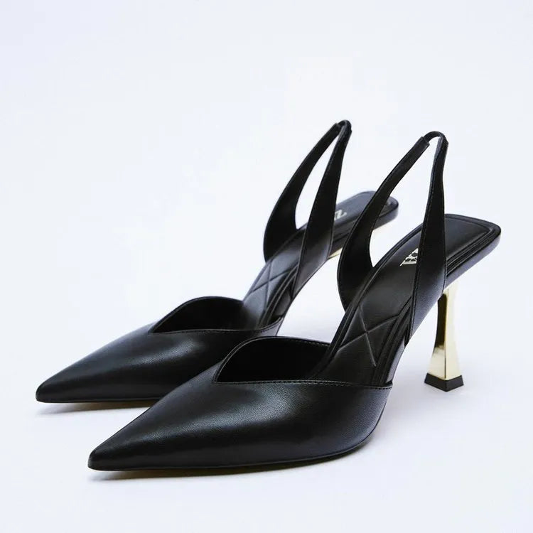 Women's nude pointed high heels in patent leather with shallow mouth design