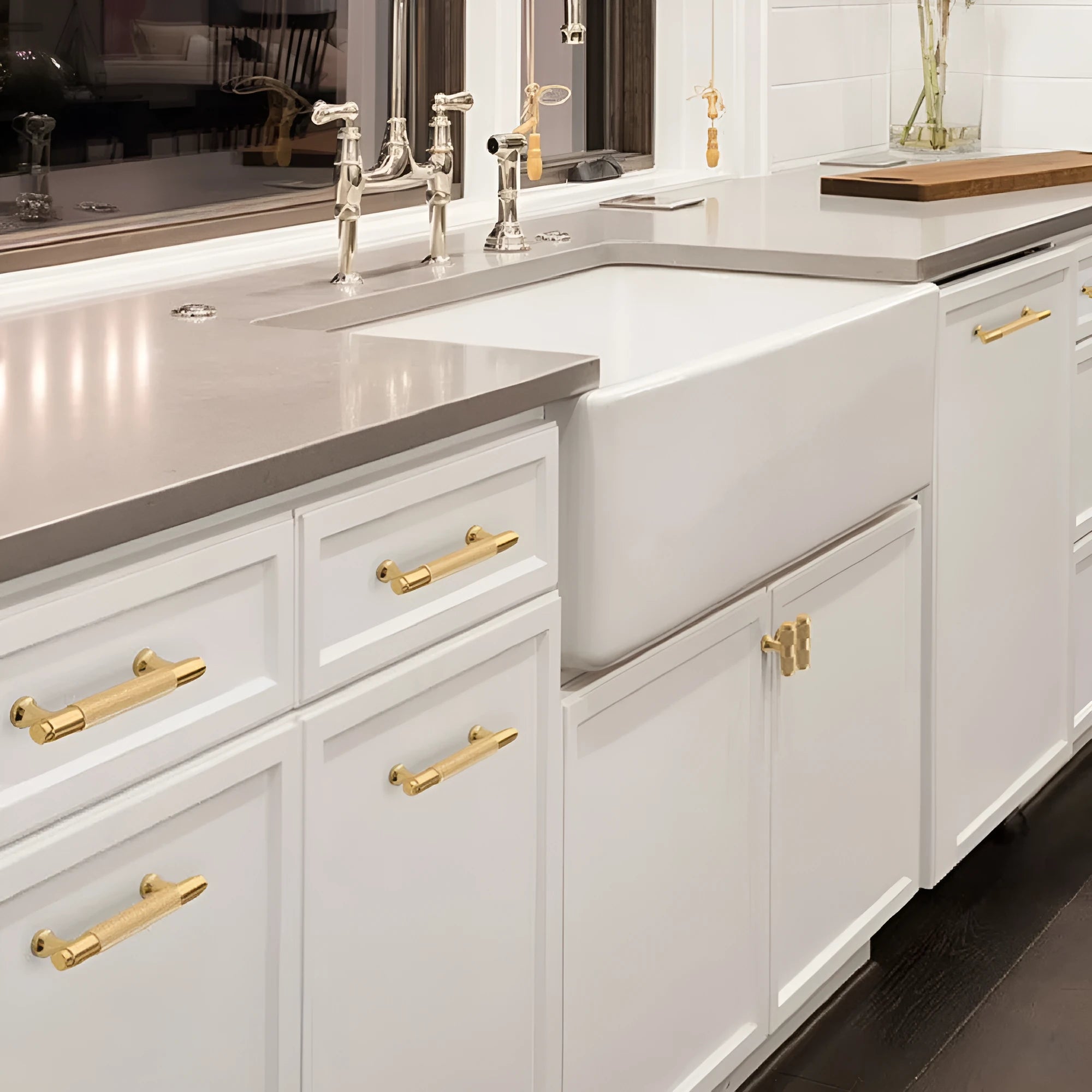 Brushed brass aluminium alloy wardrobe handle with light luxury finish for cabinet doors