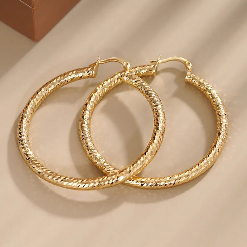 Geometric drop-shaped ear clips with ring and line design in metallic finish