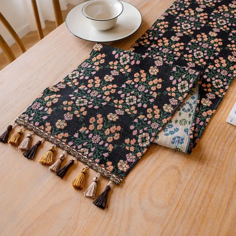 Nordic jacquard bouquet table flag with tassel edge in chemical fibre fabric on dining table
