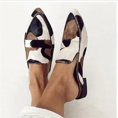 Women's black and white apricot retro pointed-toe shoes with imitation horse hair pattern and low heel