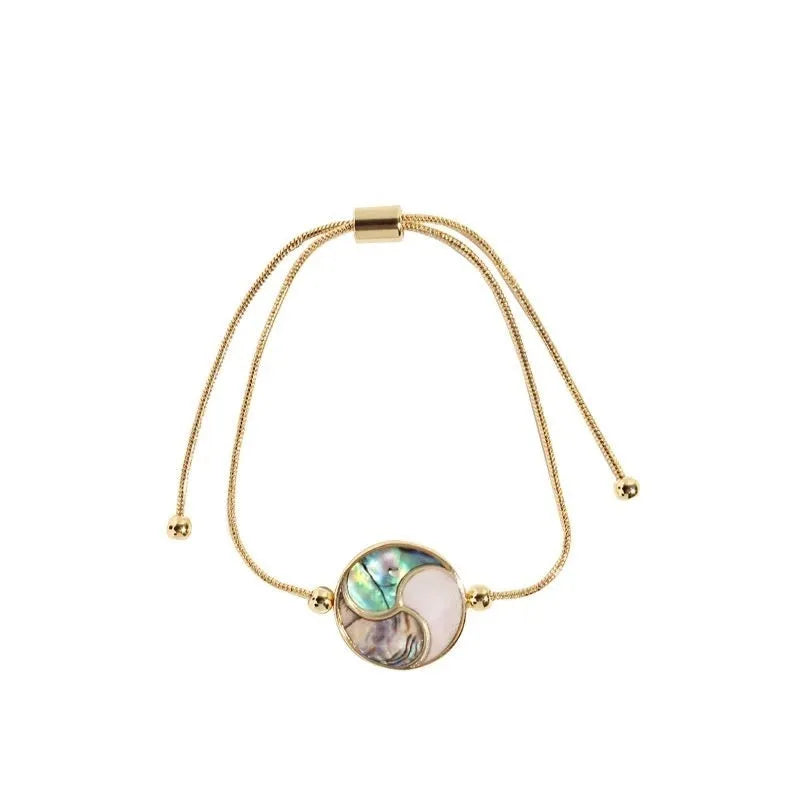 Colourful shell bracelet in a fresh and sweet style, light and simple single-piece shell jewellery for summer and everyday wear