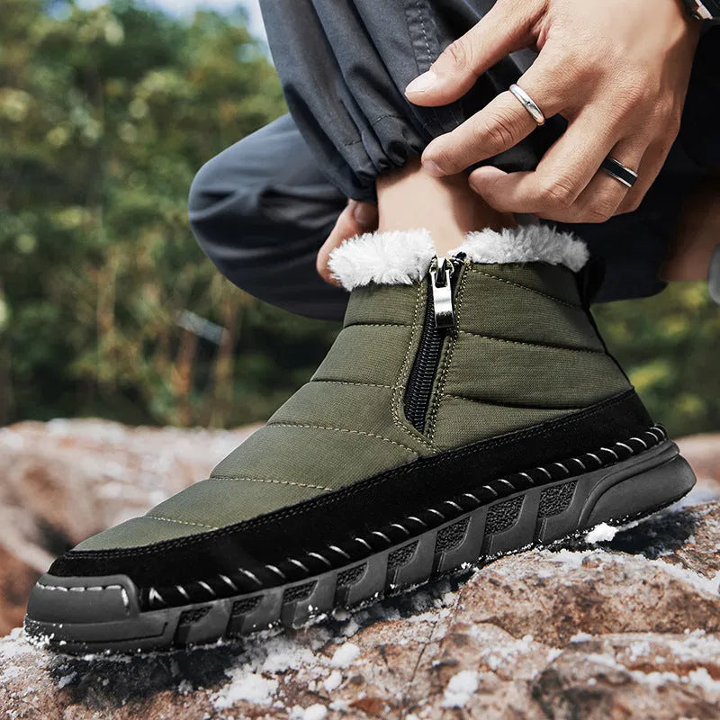Men's plus size snow boots in black with round toe and flat heel design