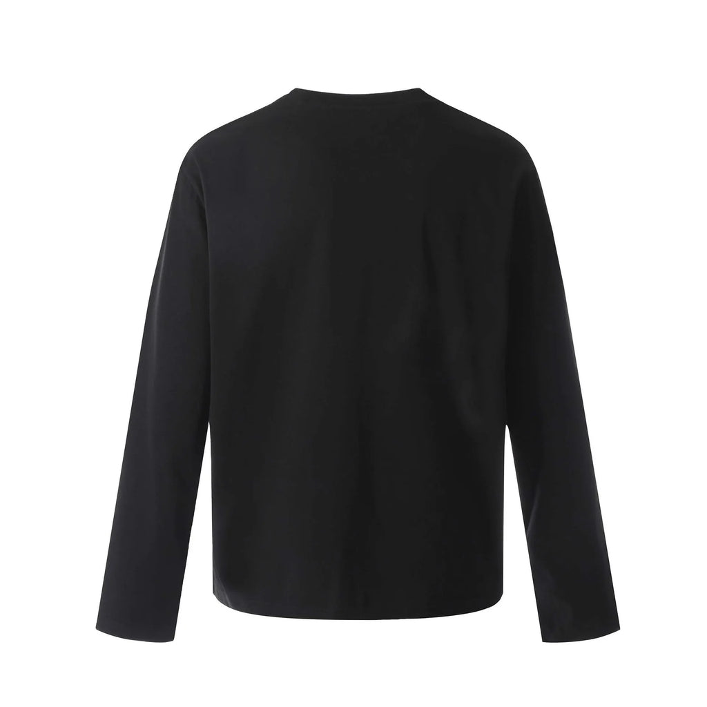 Man wearing a loose-fitting black long sleeve cotton t-shirt with a retro casual style.