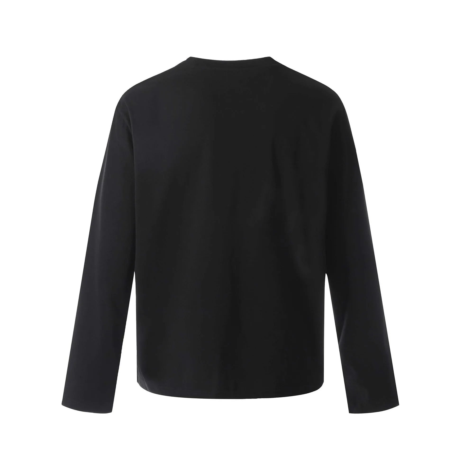 Man wearing a loose-fitting black long sleeve cotton t-shirt with a retro casual style.