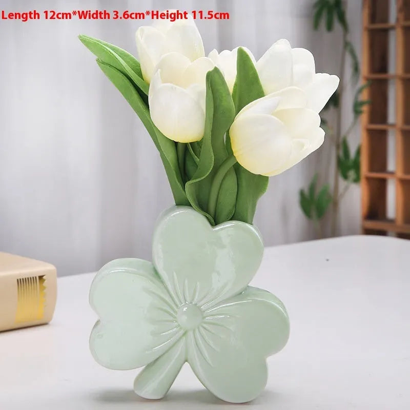 Clover ceramic vase in European style design with white porcelain construction