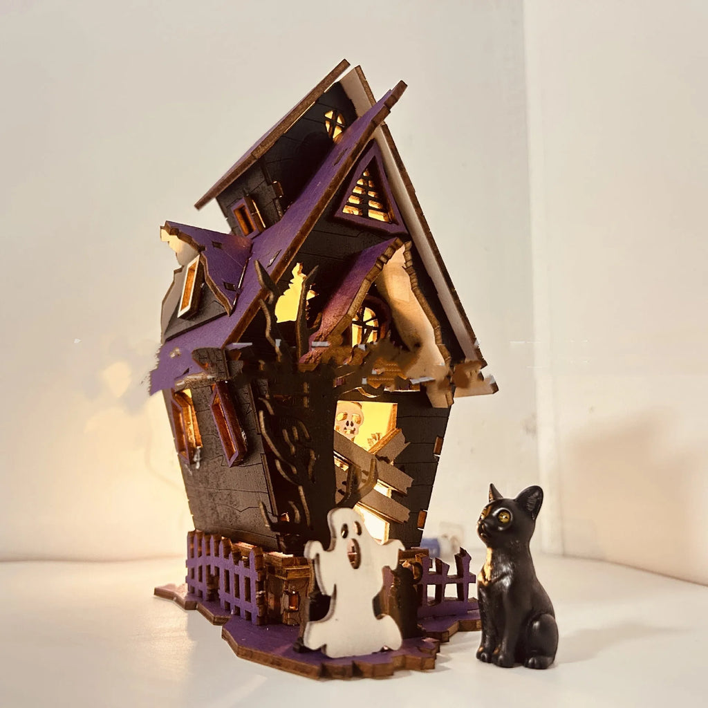 Wooden Halloween haunted house table decoration with luminous design measuring 14x10.5x19cm