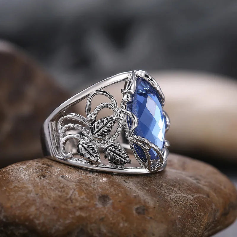 Blue crystal horse eye-shaped geometric women's ring on alloy band