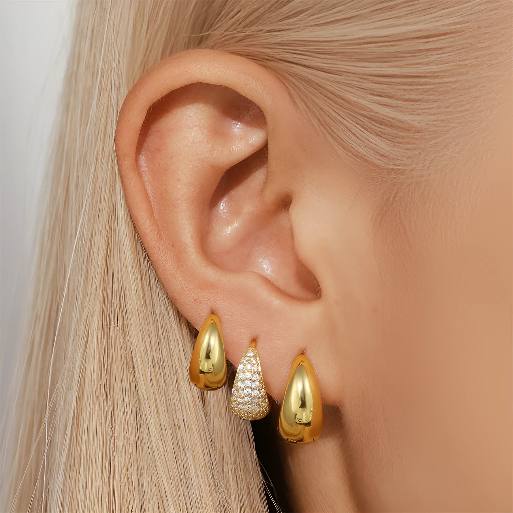 Brass diamond geometric earclip earrings with electroplated golden finish and round elements