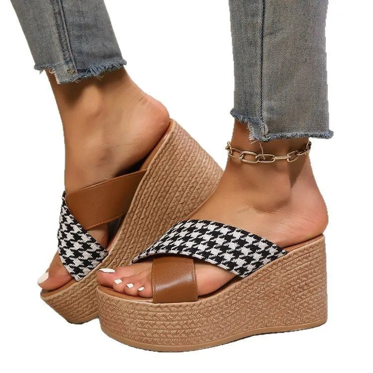 Women's cross leopard plaid wedge sandals in rubber with sticky sole, black or brown pattern, casual leisure footwear