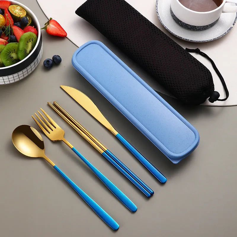 Four-piece stainless steel cutlery set with knife, fork, spoon and teaspoon in a mesh bag, gold and silver colour options