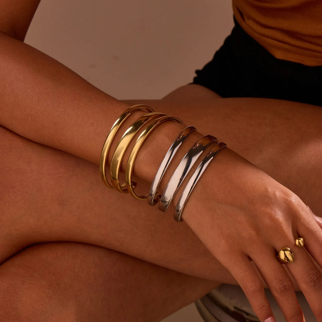 Stainless steel bracelet with simple opening clasp in geometric line design for women