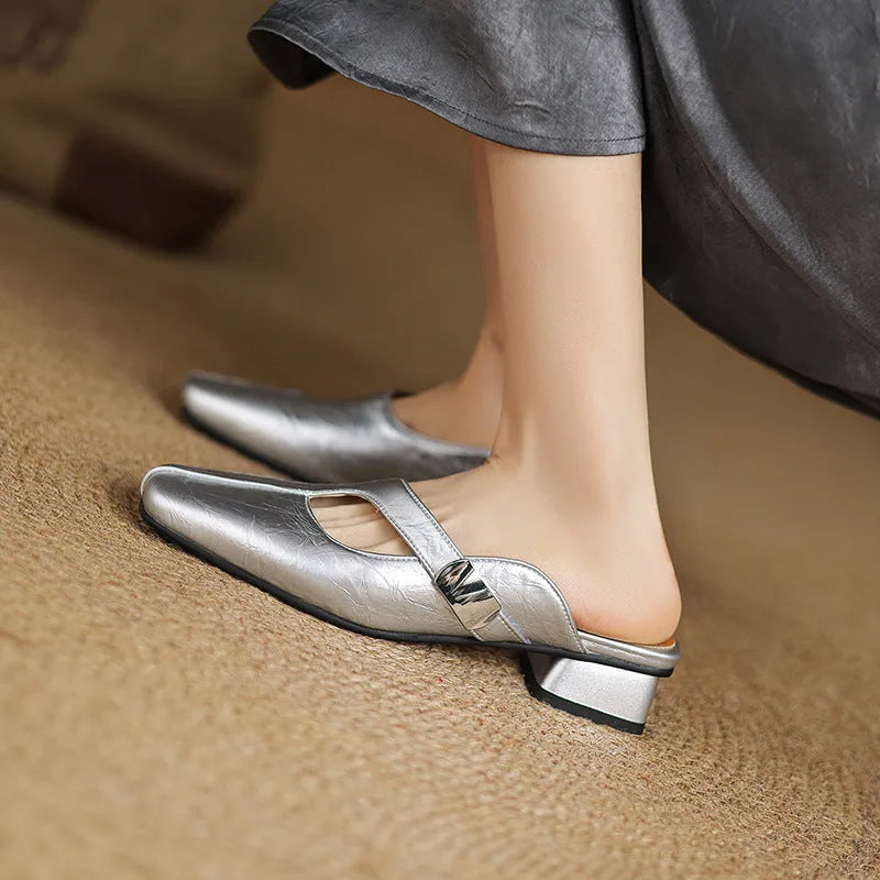 Casual low-heel slippers with square toe, artificial PU upper, and rubber sole in neutral colour