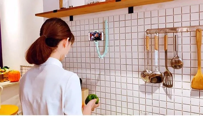 Flexible lazy bracket phone holder with extended 62cm arm showing 360° rotation capability