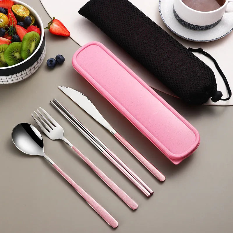 Four-piece stainless steel cutlery set with knife, fork, spoon and teaspoon in a mesh bag, gold and silver colour options