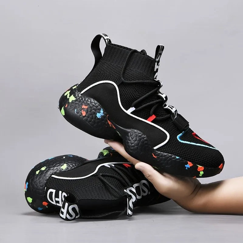 Men's camouflage pattern mesh sneakers with vulcanised rubber sole for casual running and tennis.