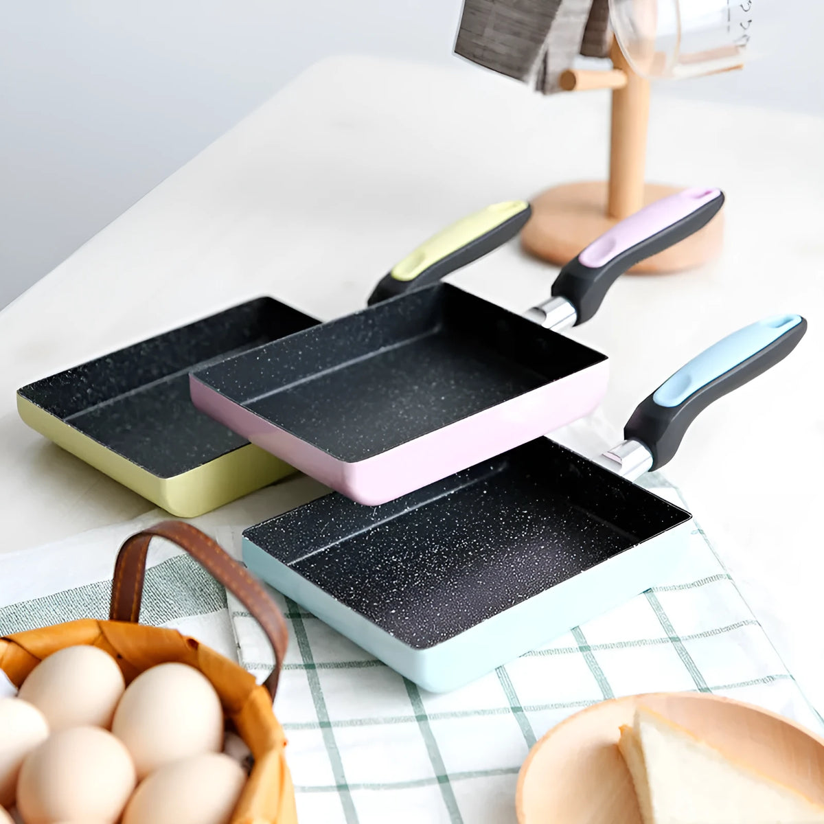 Square non-stick smokeless frying pan 13x18cm with composite multi-layer bottom, available in pink, blue, and yellow