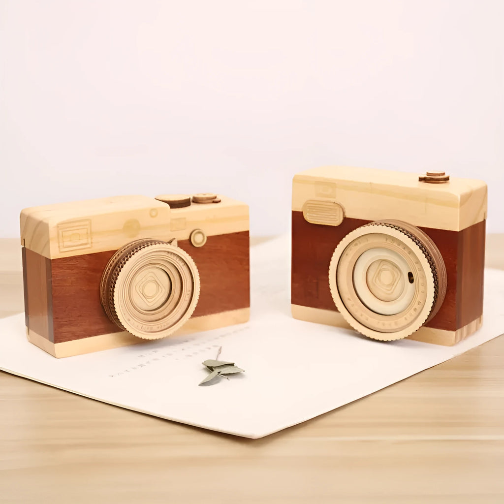 Wooden music box with rotating mechanism in pine wood, 10.5cm wide