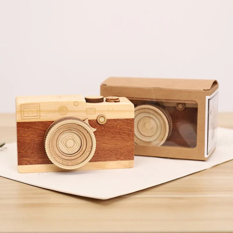 Wooden music box with rotating mechanism in pine wood, 10.5cm wide