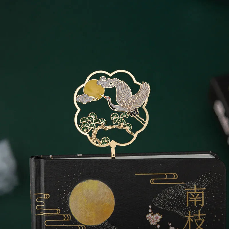 Chinese style feather pen and Jianhegui notebook set in a metal gift case with coloured feathers.