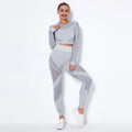 Women's long-sleeved seamless knitted yoga suit in a breathable fabric blend.