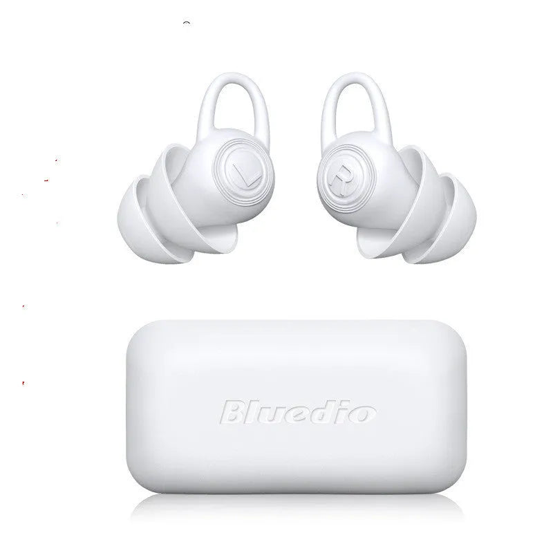 A single white soft silicone ear plug for noise reduction, shown with its independent packaging.