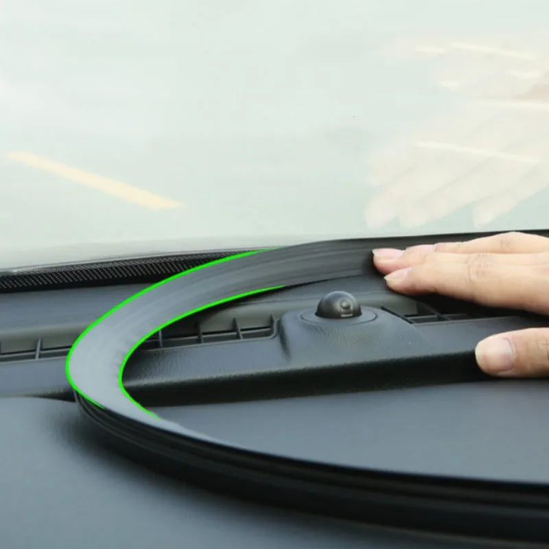 Outlander dashboard soundproof seal strip made of silicone measuring 1.6 metres with six-card slots.