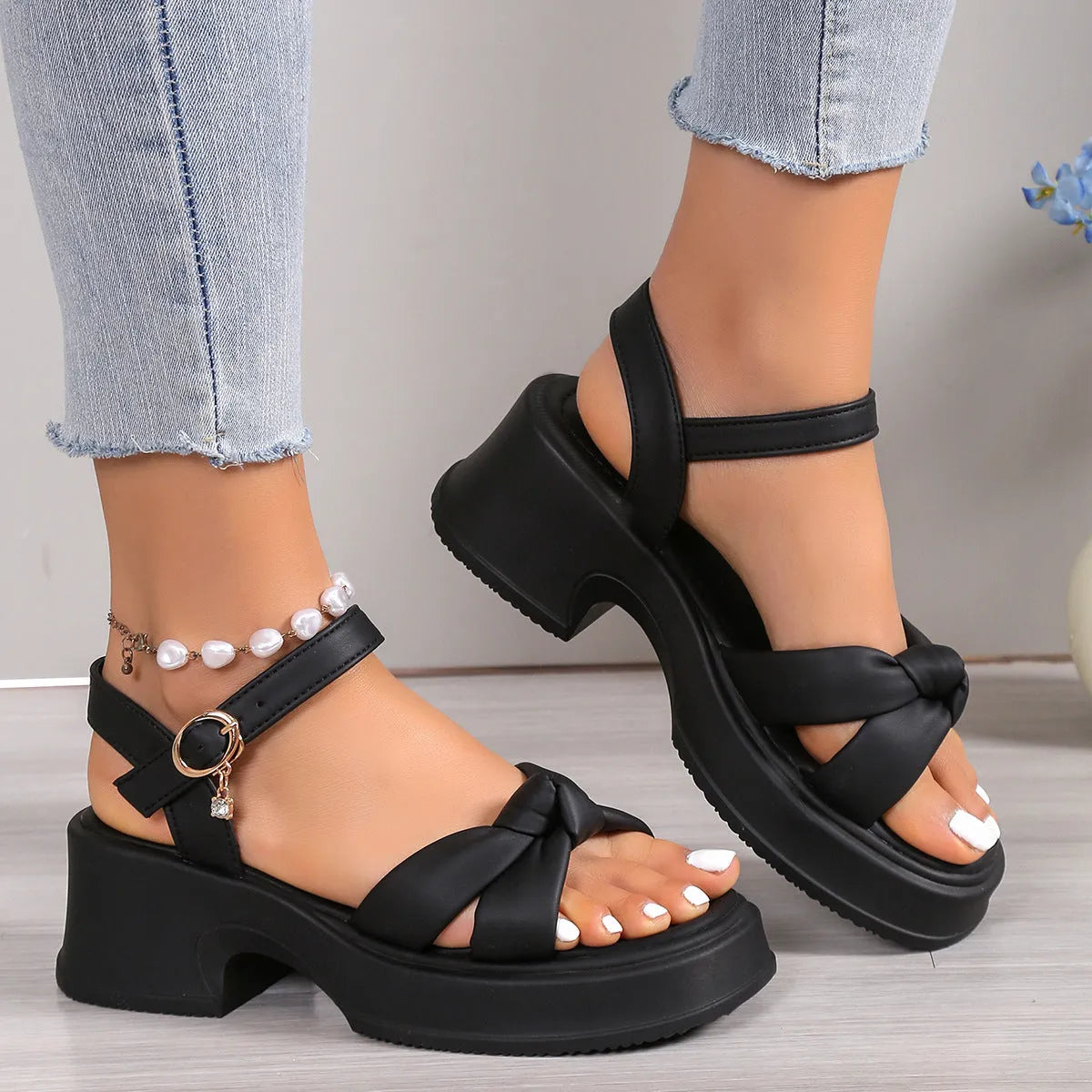 Thick heel black slippers with round head design and button fastening in romantic style