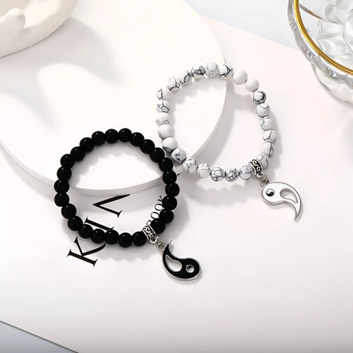 Alloy geometric eight-diagram bracelet with electroplated finish in four colour options