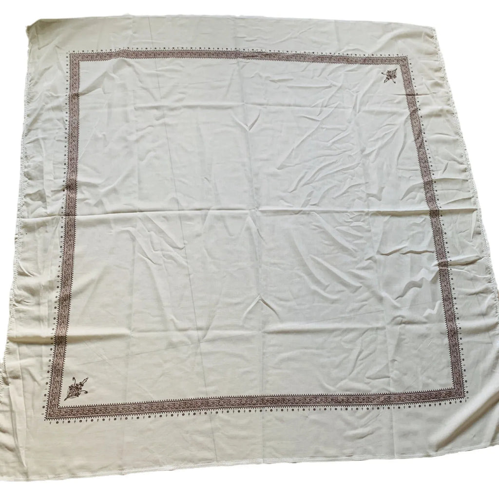 Printed square polyester scarf measuring 138x138 cm in multiple colour options