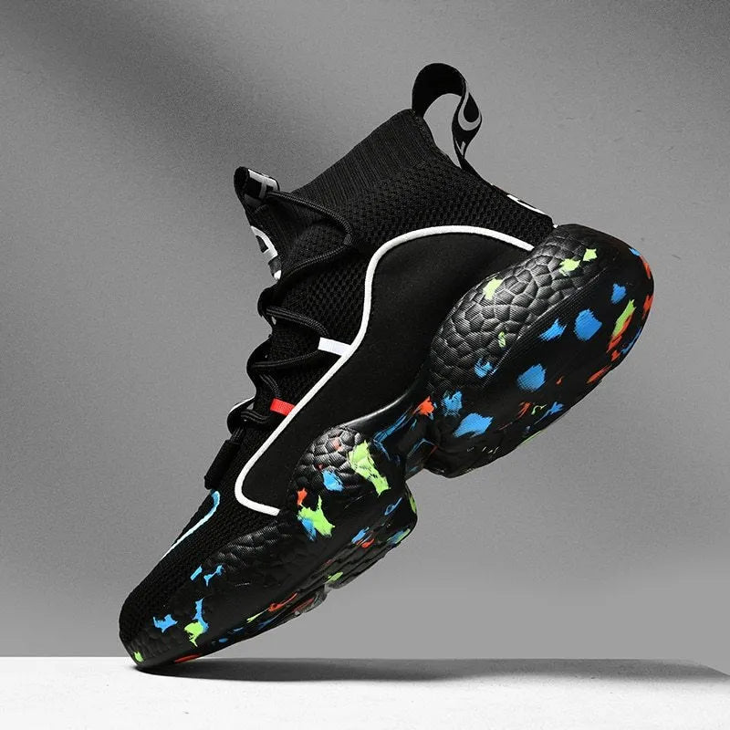 Men's camouflage pattern mesh sneakers with vulcanised rubber sole for casual running and tennis.