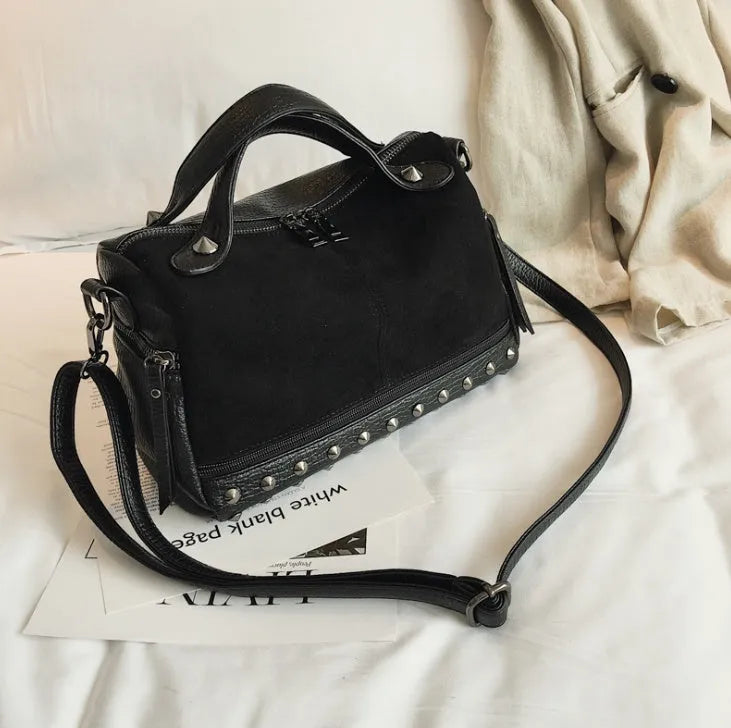 Soft PU women's casual tote shoulder bag with large capacity and smooth zipper closure
