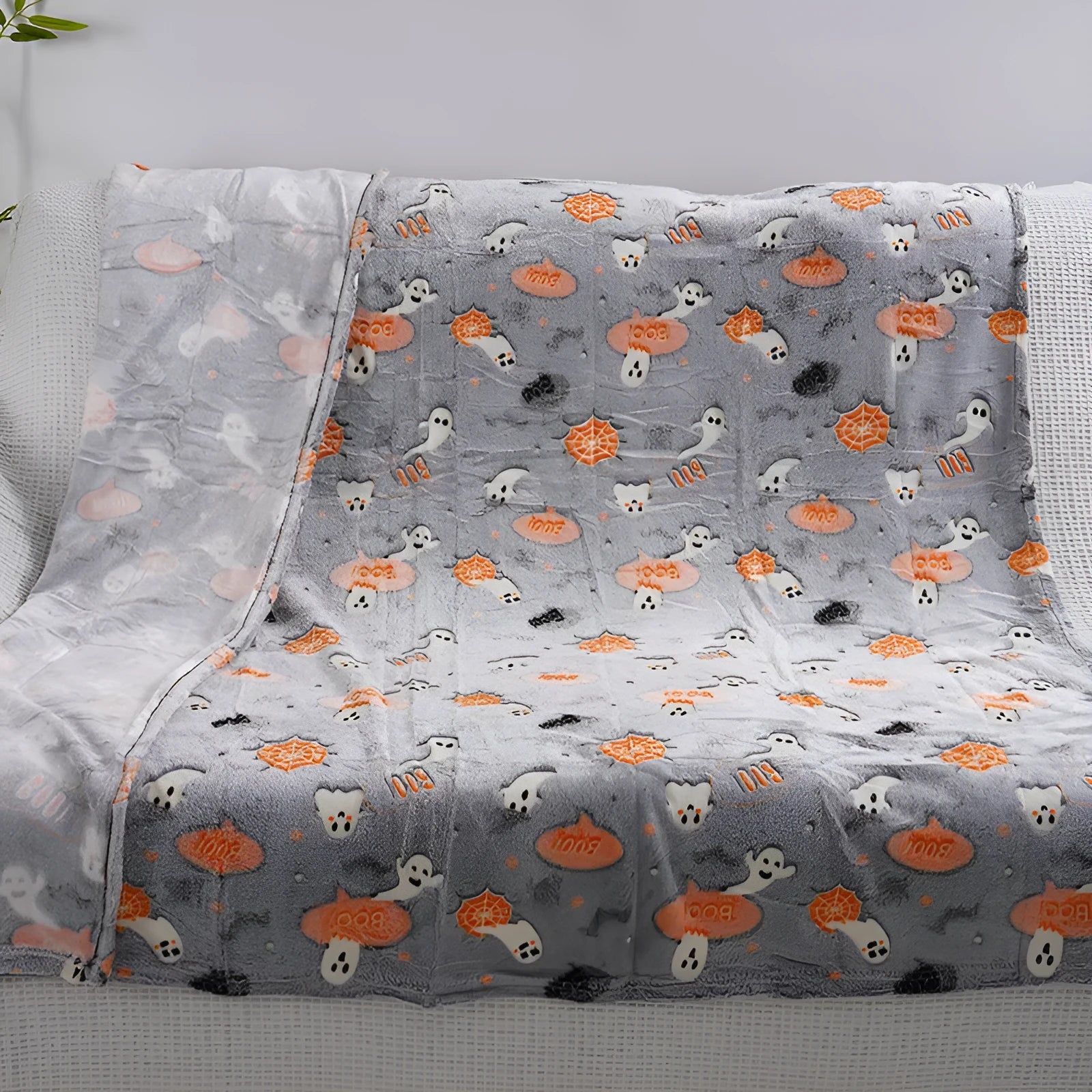 Cartoon print flannel blanket for children with air conditioner cover function in two size options