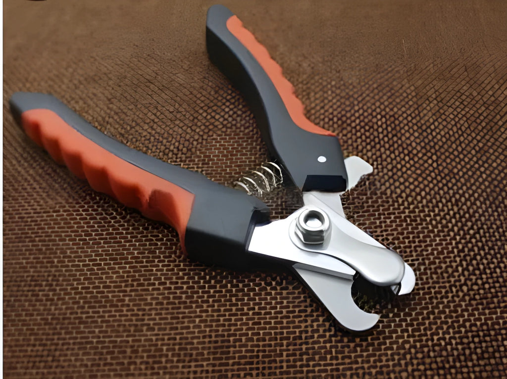 Pet nail clipper for dogs and cats, compact 12.3cm grooming tool for home nail trimming