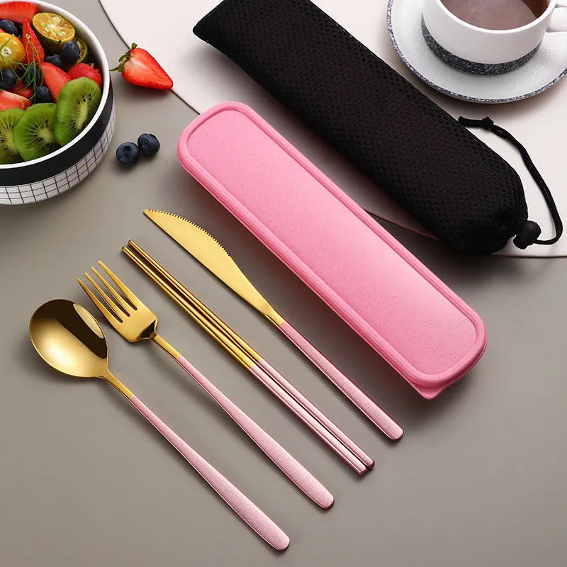Four-piece stainless steel cutlery set with knife, fork, spoon and teaspoon in a mesh bag, gold and silver colour options