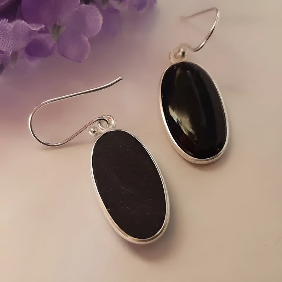 Women's oval black agate pendant earrings with geometric design and electroplated 925 silver finish