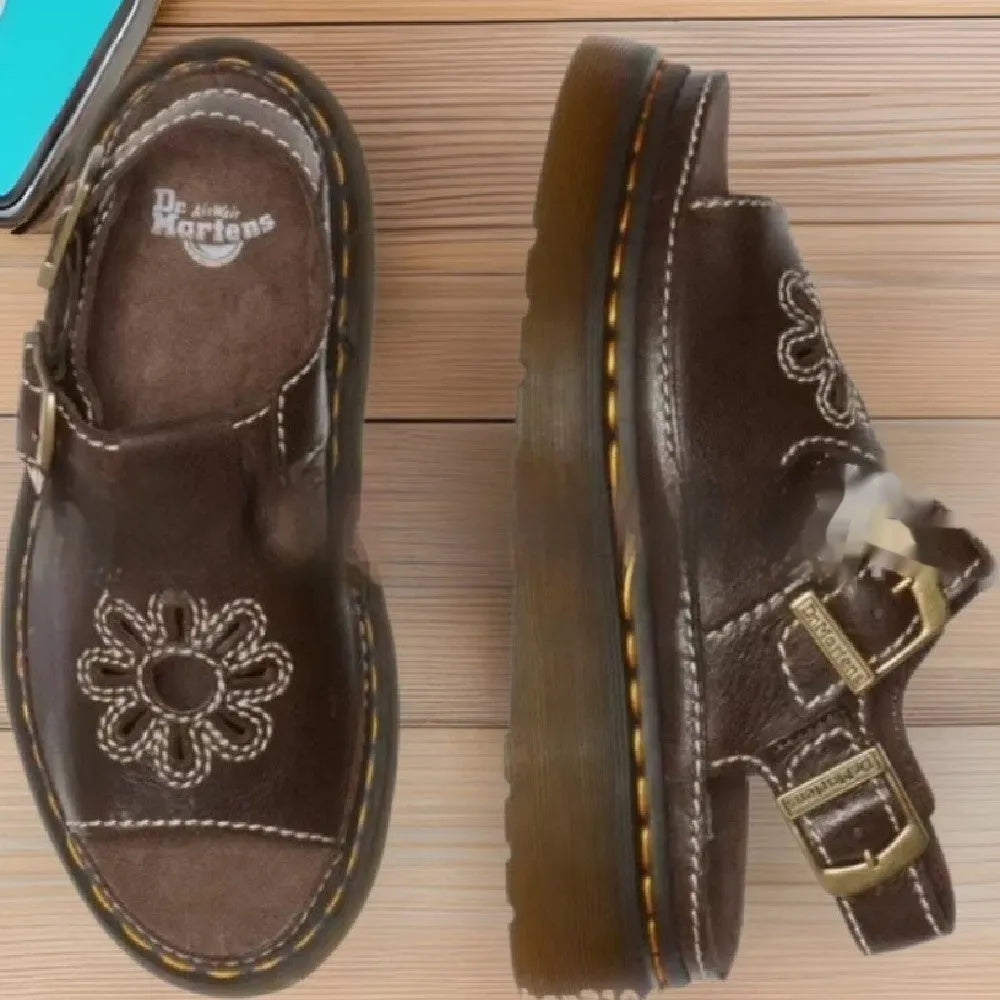 Men's embroidered floral pattern beach sandals in black or brown colours with flat heel