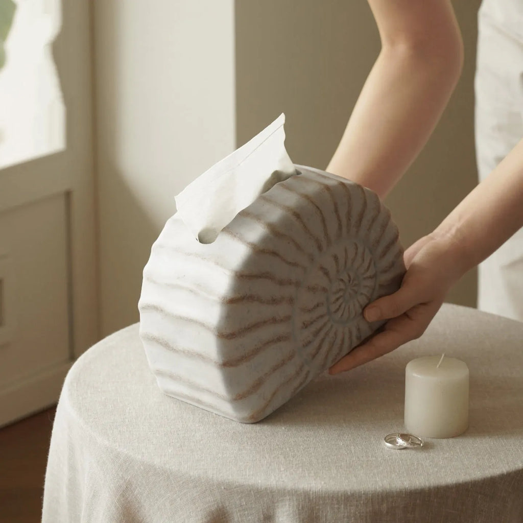 Conch ramble resin tissue box with sea shell design for home decoration