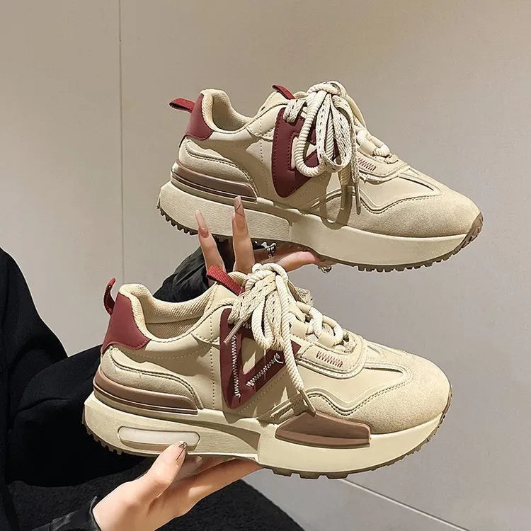 Women's black and khaki red retro platform sports shoes with round toe and front lace-up.