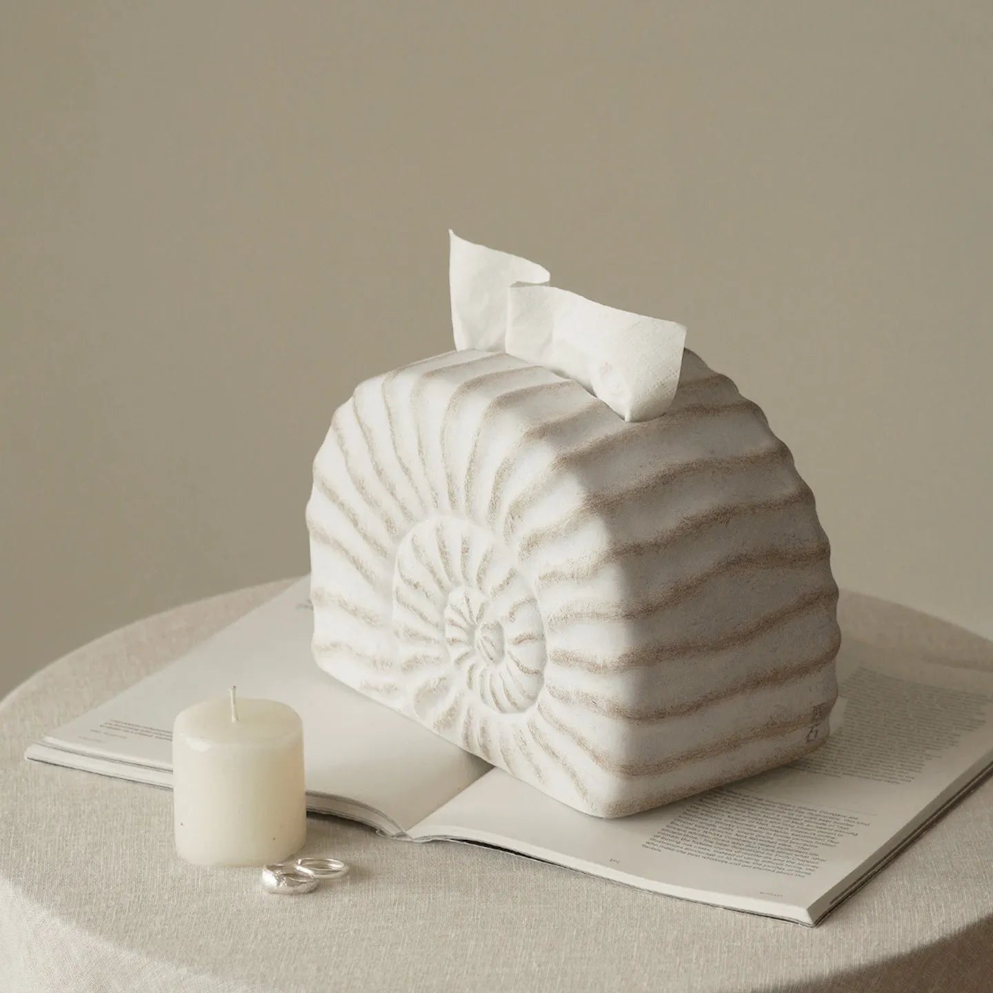 Conch ramble resin tissue box with sea shell design for home decoration