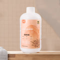 500ml bottle of antibacterial anti-mite pet shower gel with deodorising formula