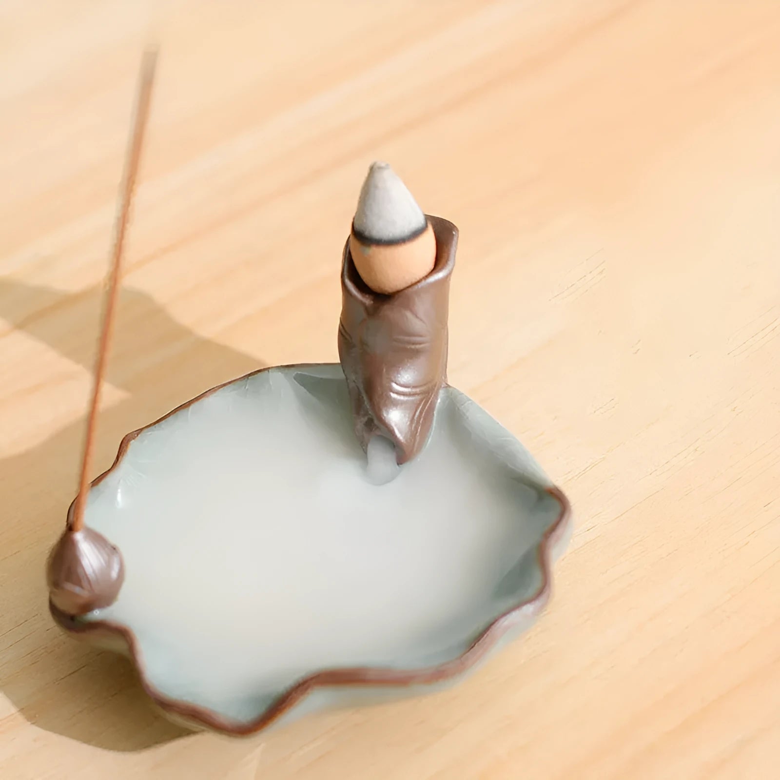 Purple clay ceramic reverse flow incense burner with Ge kiln process and new Chinese style design