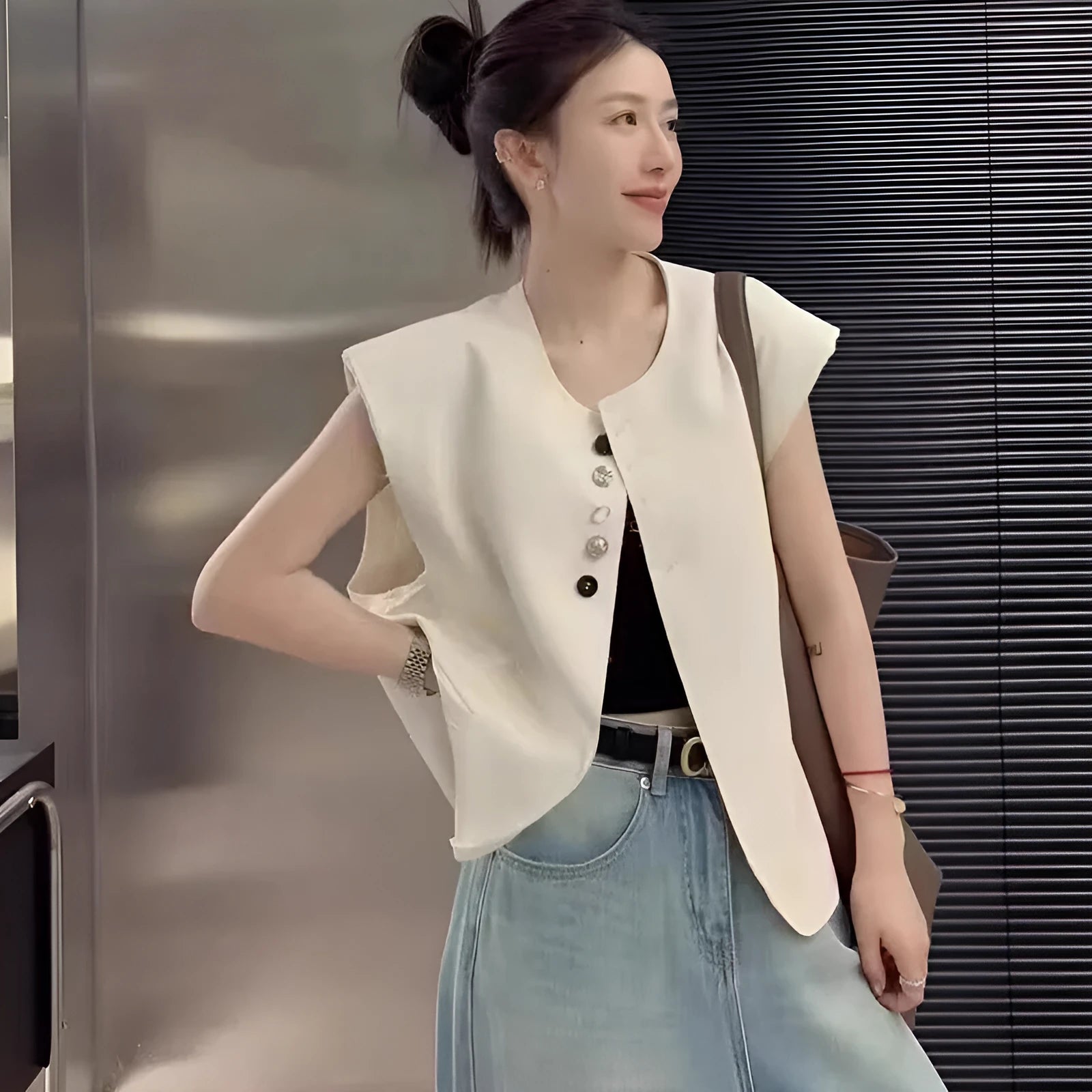 Women's loose-fitting polyester vest with side pockets in milky white colour