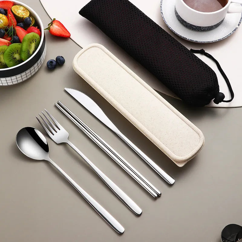 Four-piece stainless steel cutlery set with knife, fork, spoon and teaspoon in a mesh bag, gold and silver colour options