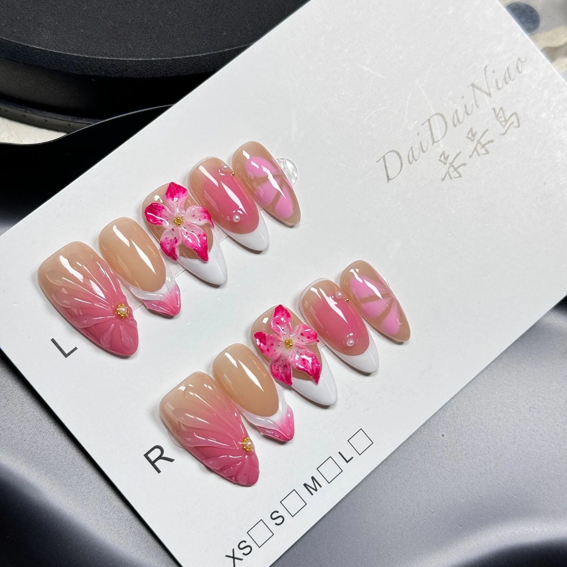 Three-dimensional French style lily and fluid ice flower plastic nail armour in almond shape