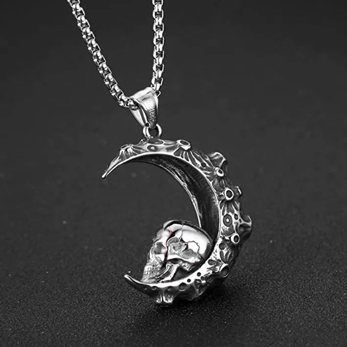 Men's silver skull necklace with stainless steel chain and alloy pendant in sports style