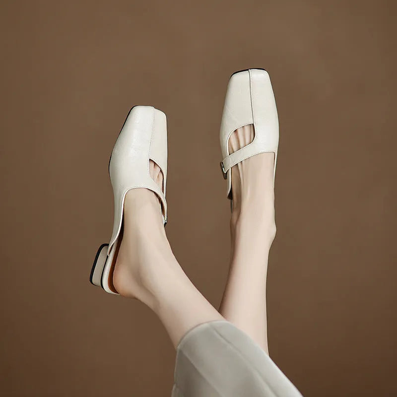 Casual low-heel slippers with square toe, artificial PU upper, and rubber sole in neutral colour